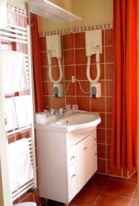 salle d'eau de la chambre Madras, maison du Rabada à Sentein