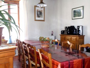 la salle à manger, lieu de convivialité à la maison du Rabada