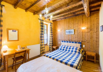 chambre bleue dans la maison du Rabada Sentein